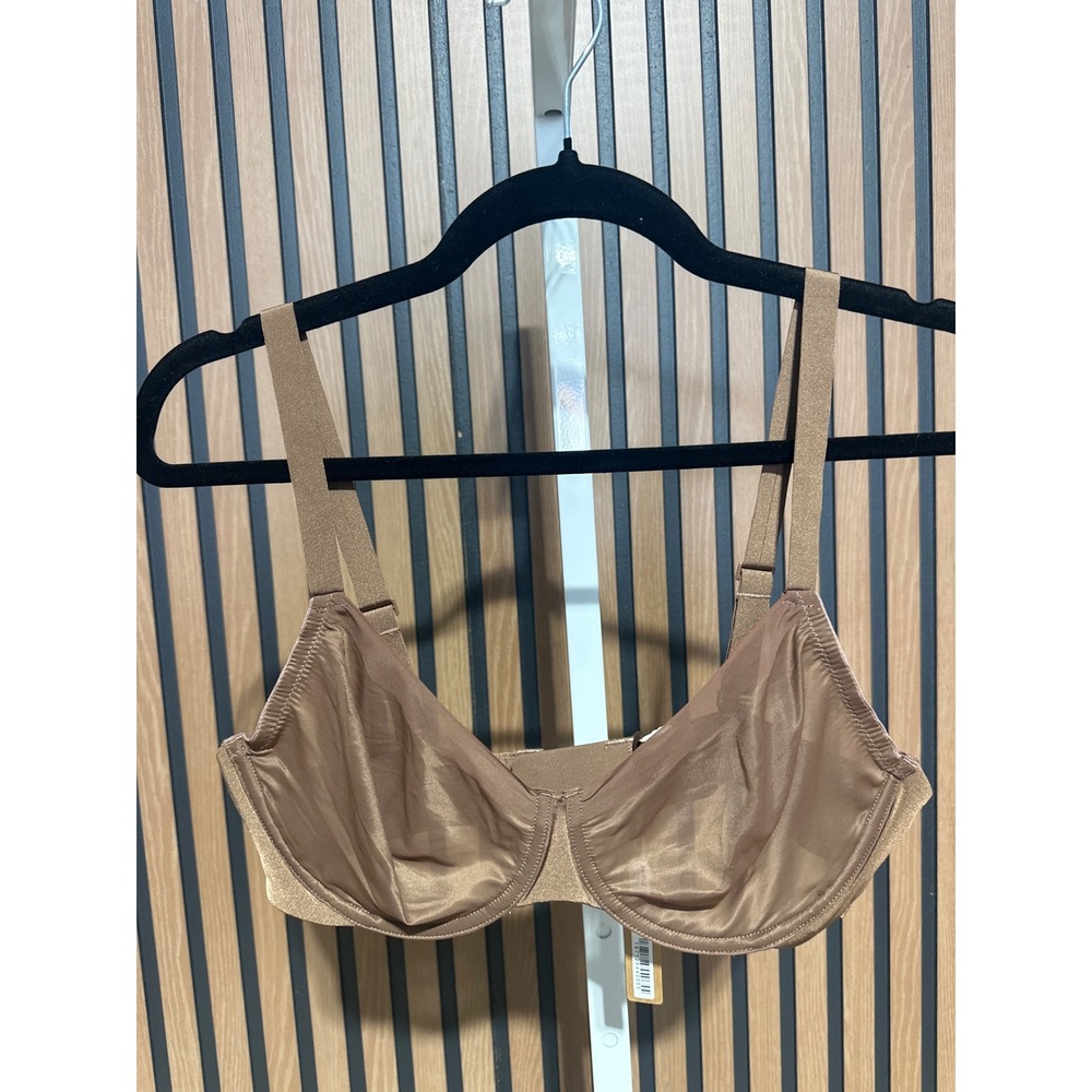 SKIMS NWT No Show Molded Unlined Demi Bra - Size 36D
